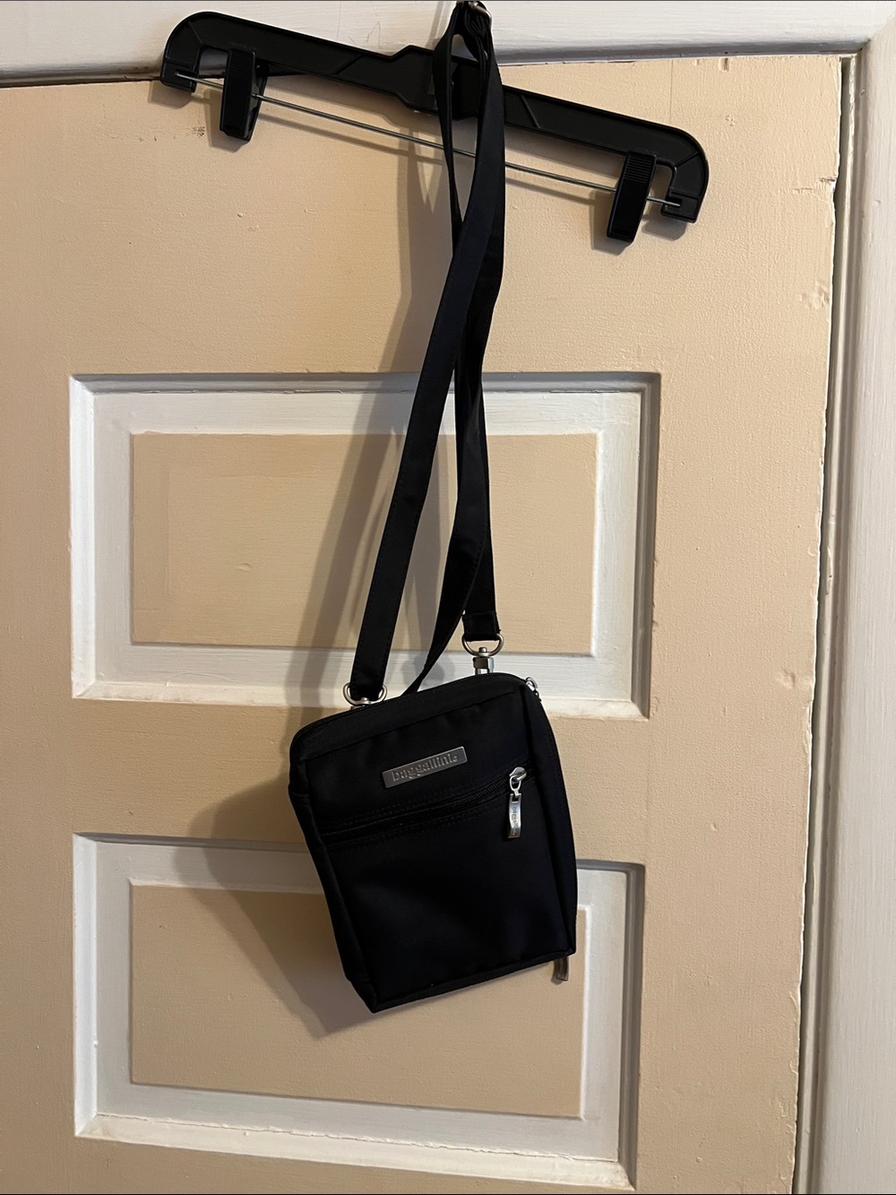 Baggallini Black Crossbody Wallet Bag with Silver Hardware